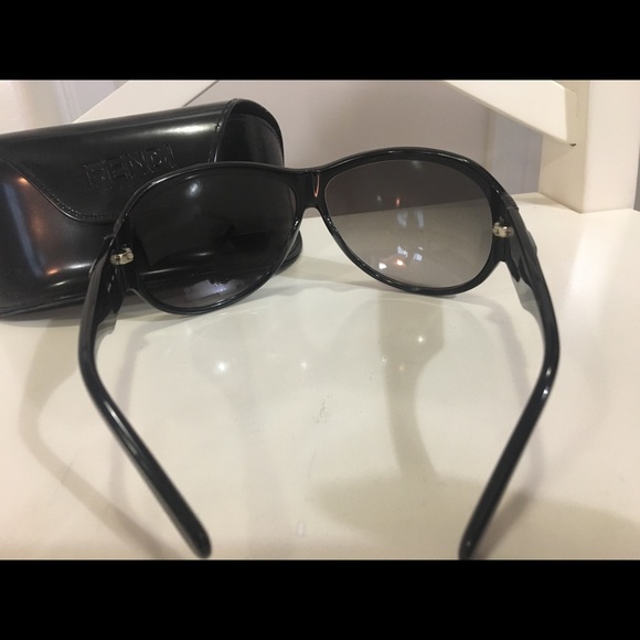 Fendi sunglasses - Picture 4 of 4